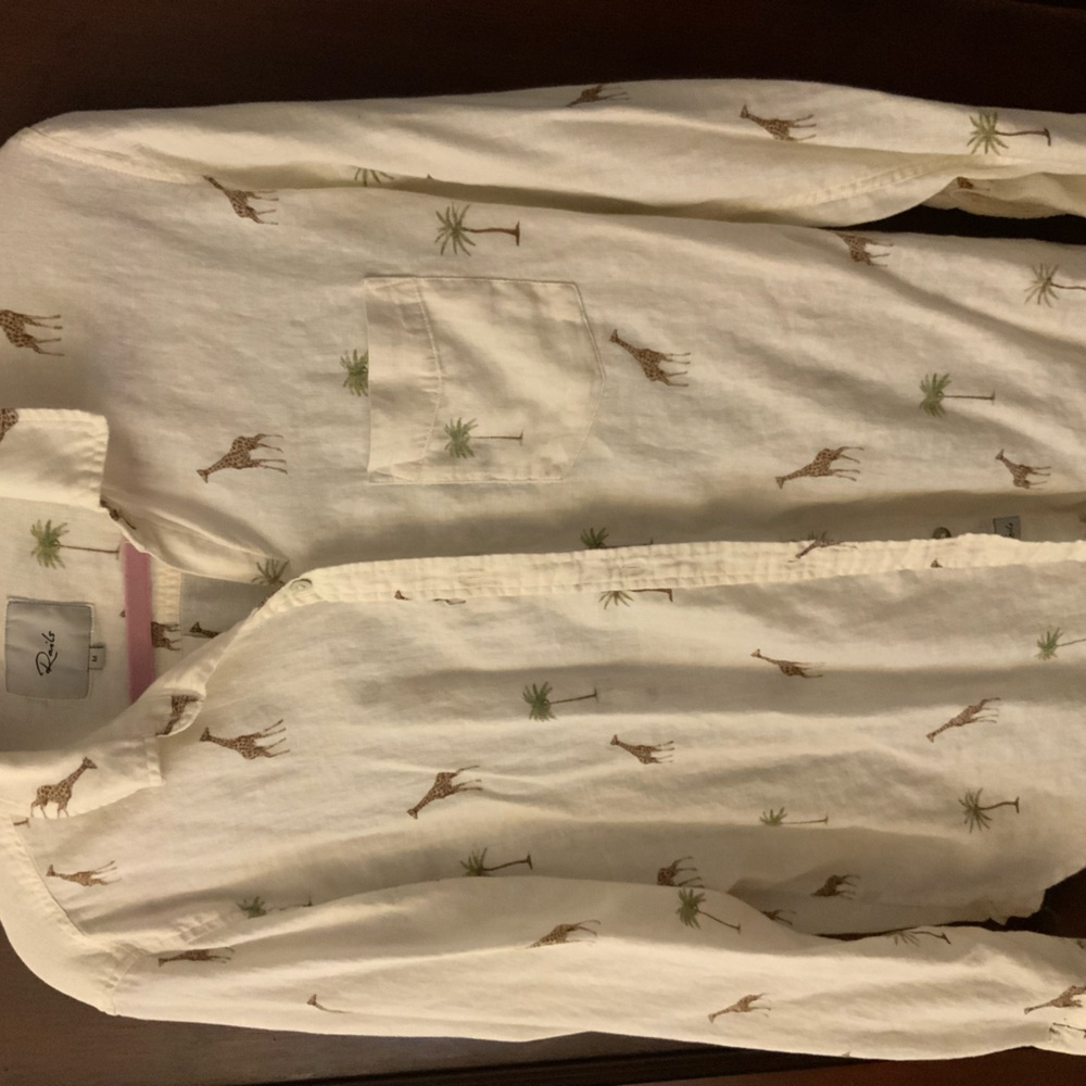 Rails giraffe print blouse. Long sleeve. Good condition